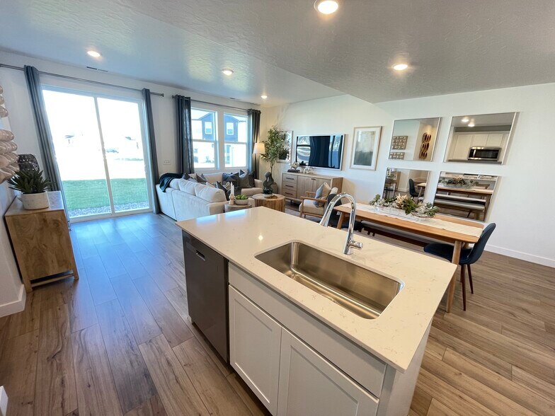 Building Photo - 1566 N Summer Spgs Cv