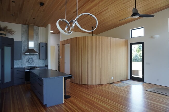 Building Photo - 4330 Parker Hill Rd