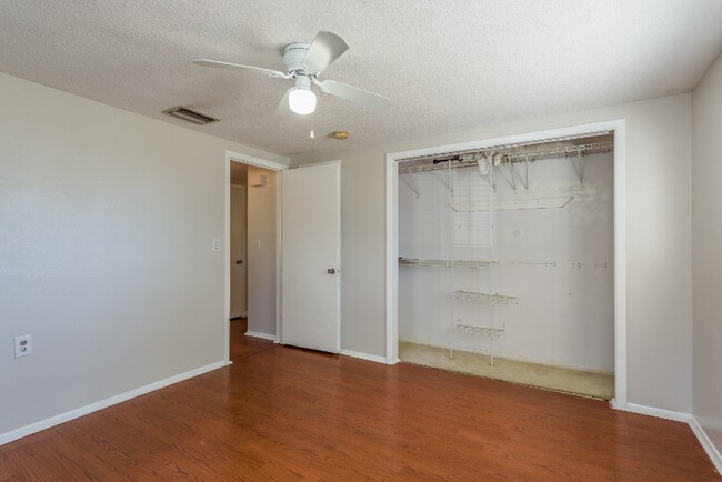 Building Photo - 1748 Colmar Dr