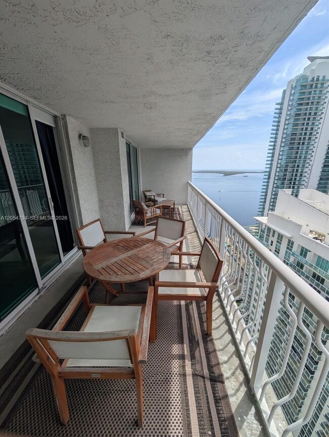 Building Photo - 1200 Brickell Bay Dr
