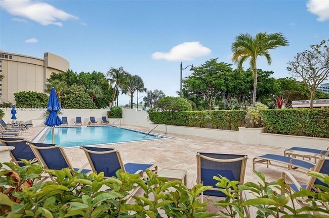 Building Photo - 3000 E Sunrise Blvd