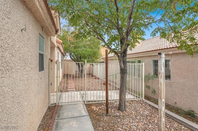 Building Photo - 9360 Leaping Lilly Ave