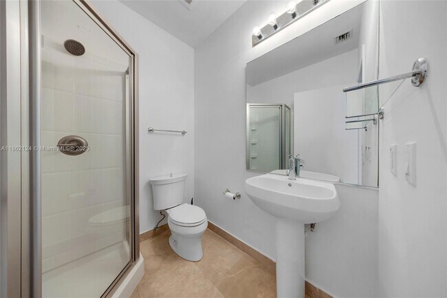 Building Photo - 704 N Ocean Blvd