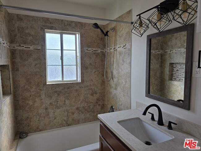 Building Photo - 509 S Catalina Ave