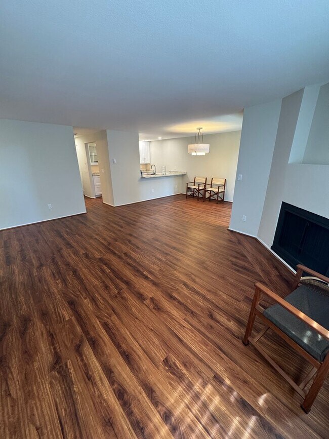 Building Photo - 2bd/2ba Kirkland Condo