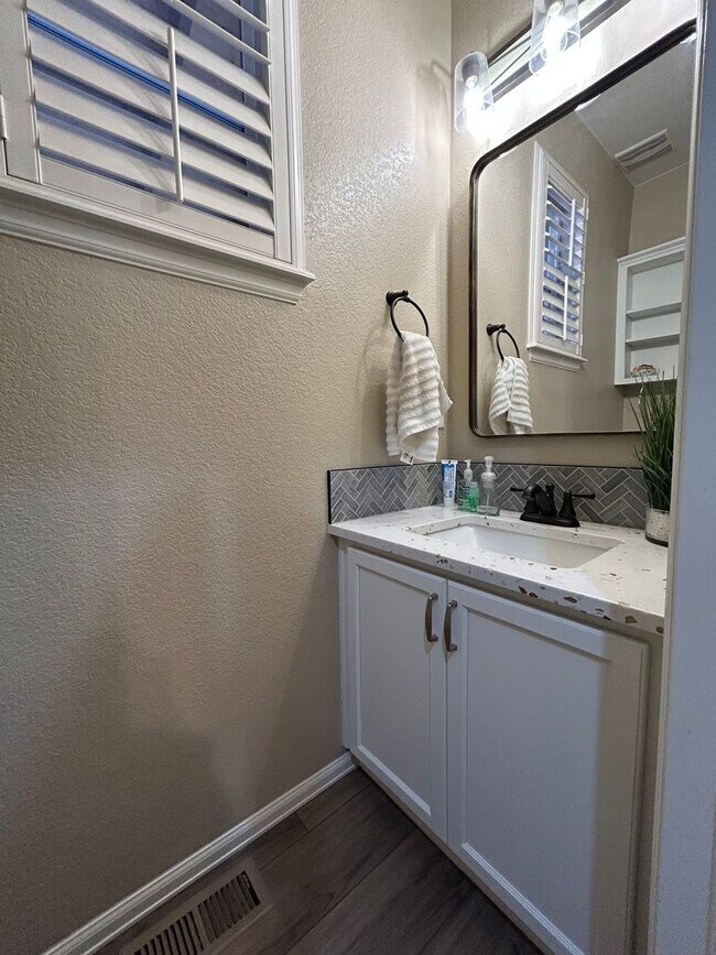 Building Photo - Spacious 5-Bed, 5-Bath Home in Erie’s Sunwest North Community