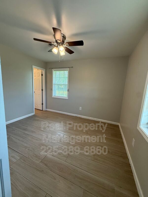 Building Photo - 160 Ebony Dr