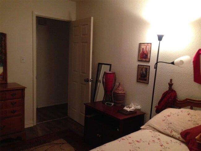 Building Photo - 1917 Castle Gate Cir