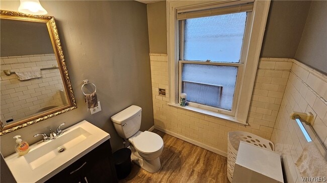 Building Photo - 419 Richmond Ave