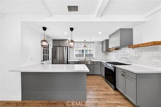 Building Photo - 2571 Wilshire Ave