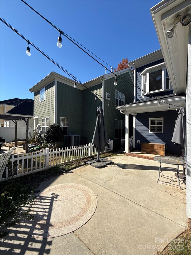 Building Photo - 1903 Lela Avenue