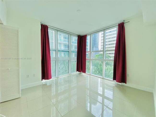 Building Photo - 950 Brickell Bay Dr
