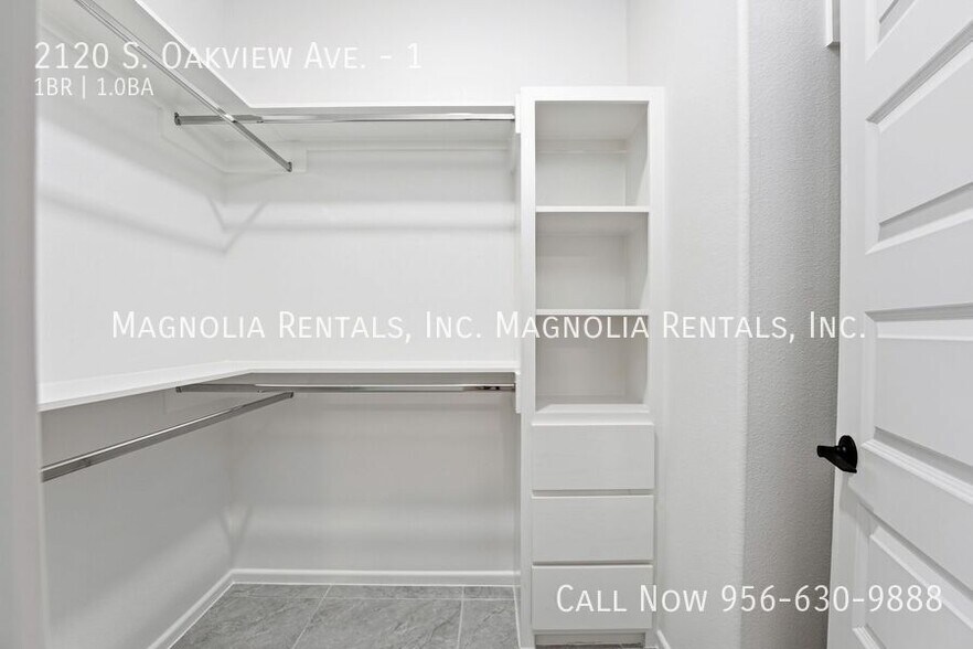 Building Photo - 2120 S Oakview Dr