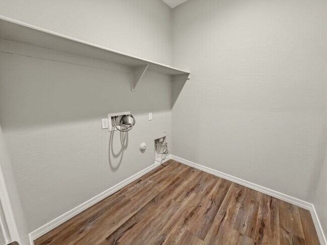 Building Photo - Spacious 4 Bedroom, 3 Bathroom home in Litchfield Park!