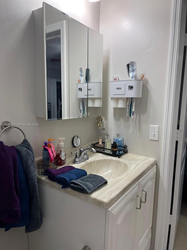 Building Photo - 527 W 68th St