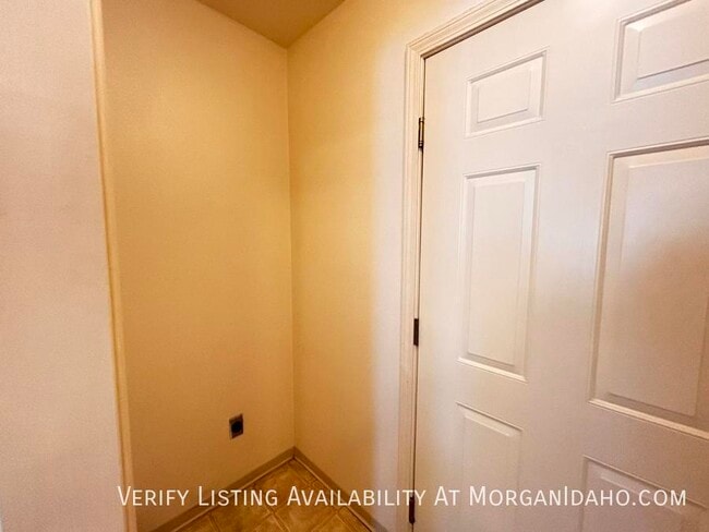 Building Photo - 1810 S Barlow Ln