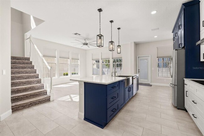 Building Photo - 212 Ficus St