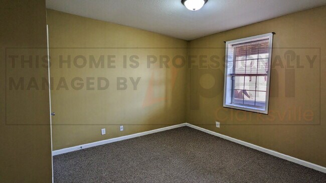 Building Photo - 2780 Cascade Dr