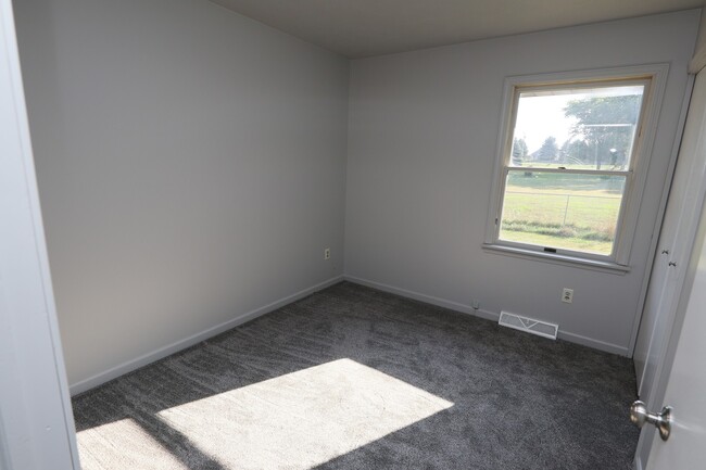 Building Photo - Nice, Recently Renovated 2-Bedroom Duplex ...
