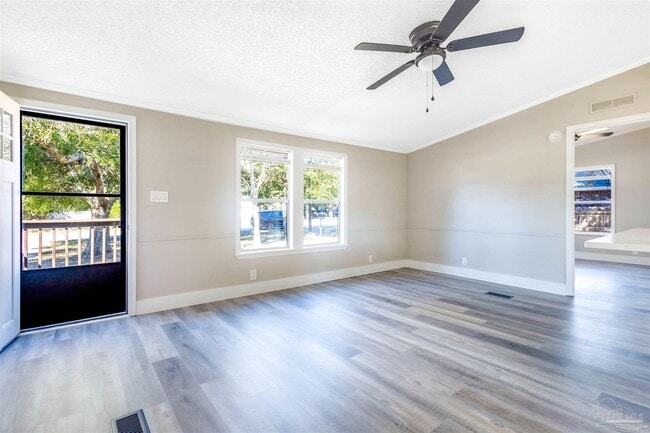 Building Photo - 211 Evergreen Dr