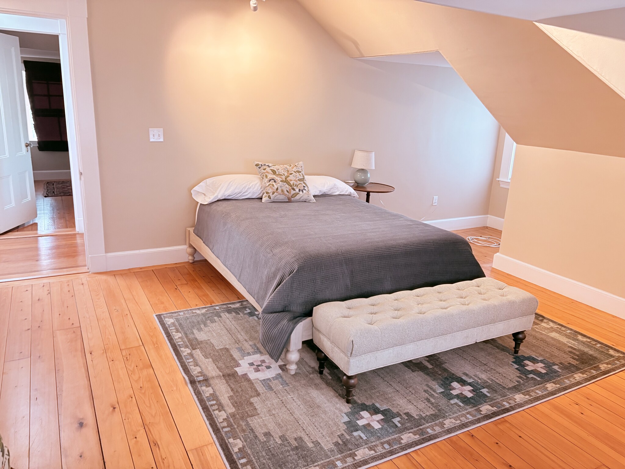 Attic bedroom 1 - 9 Winthrop St