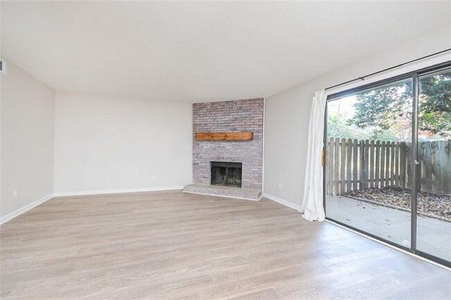 Building Photo - 742 Brentwood Pl