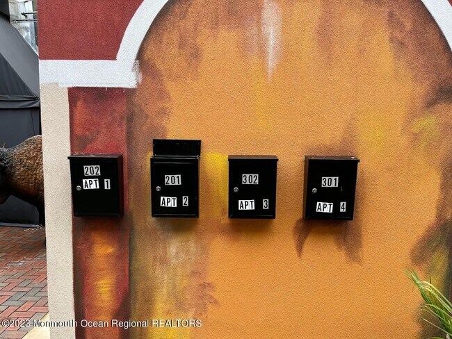 Building Photo - 191 Shrewsbury Ave