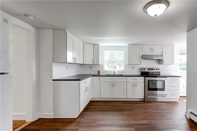 Building Photo - 44 Paquins Ln