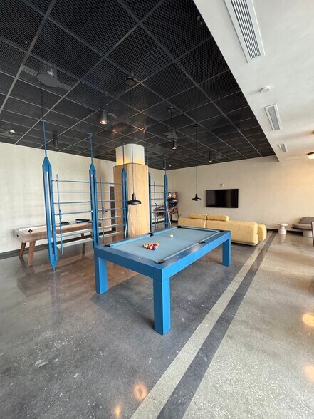 Building Photo - 264 NW 31st St