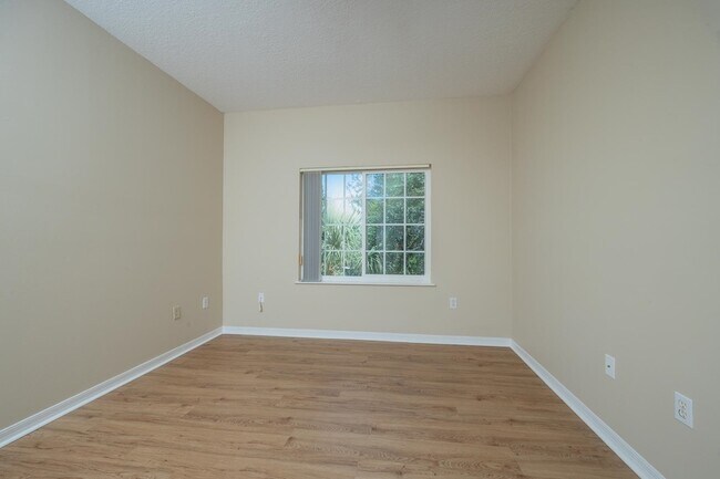 Building Photo - 550 Florida Club Blvd