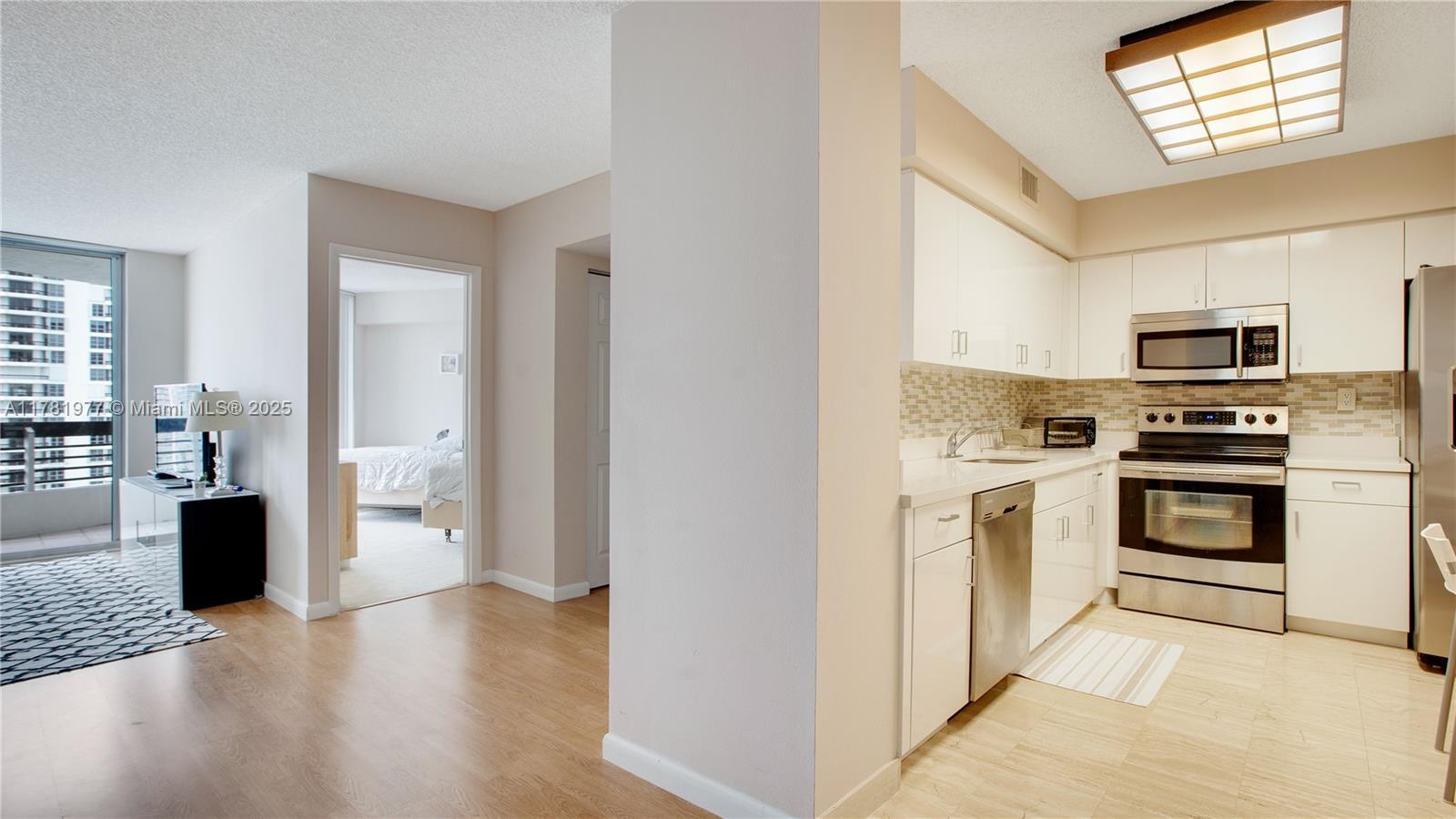 Building Photo - 3600 Mystic Pointe Dr