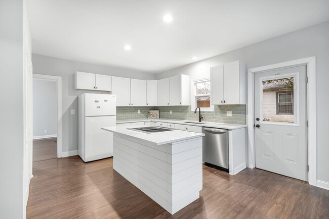 Building Photo - 306 Sacco St