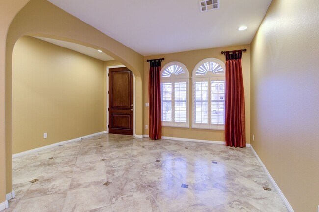 Building Photo - 519 Las Ocas Ct