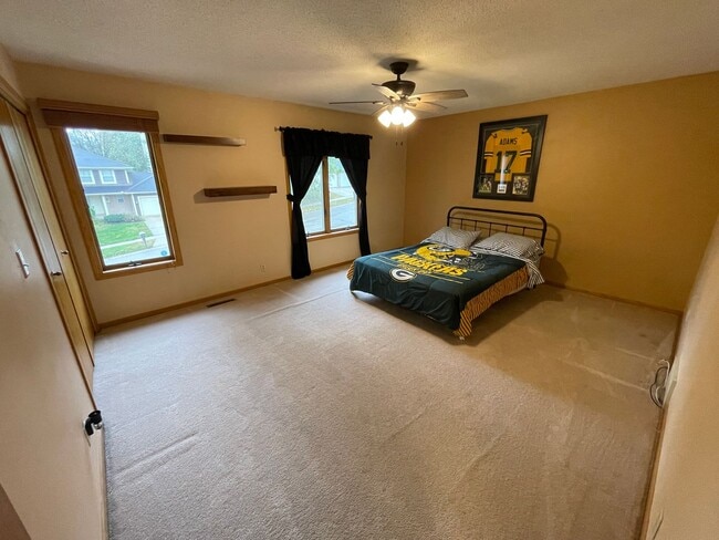 Building Photo - Beautiful single family home!