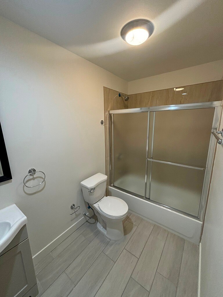 Building Photo - 438 W 71st St