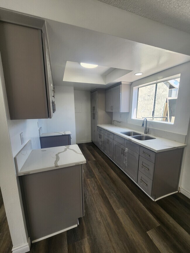 Primary Photo - 1451 W 146th St