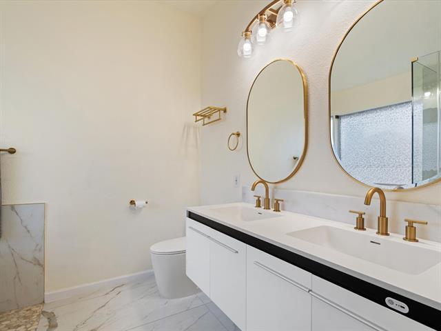 Building Photo - 1339 Barclay Dr