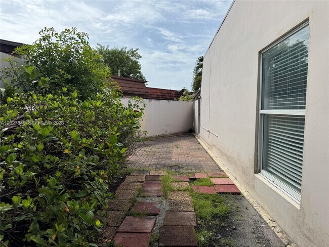 Building Photo - 7420 Big Cypress Dr