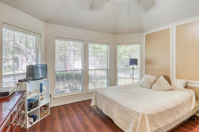 Building Photo - 506 Taskwood Dr