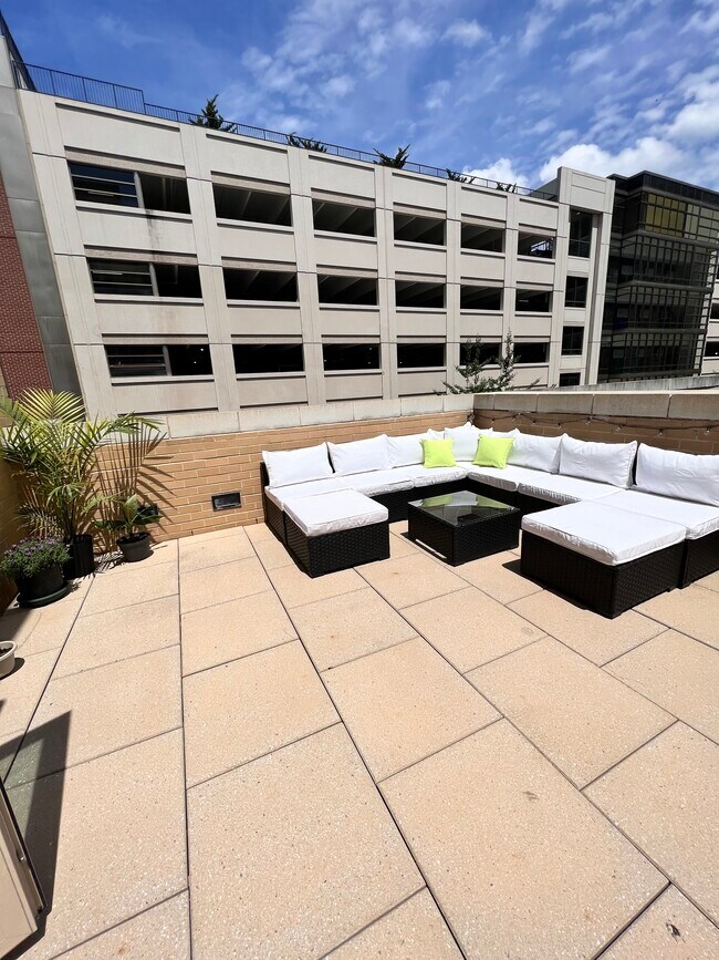 Building Photo - 155 Potomac Passage