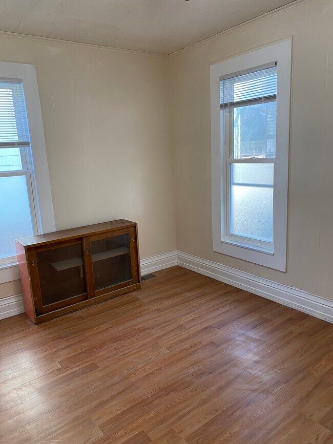 Building Photo - 127 Selye Terrace