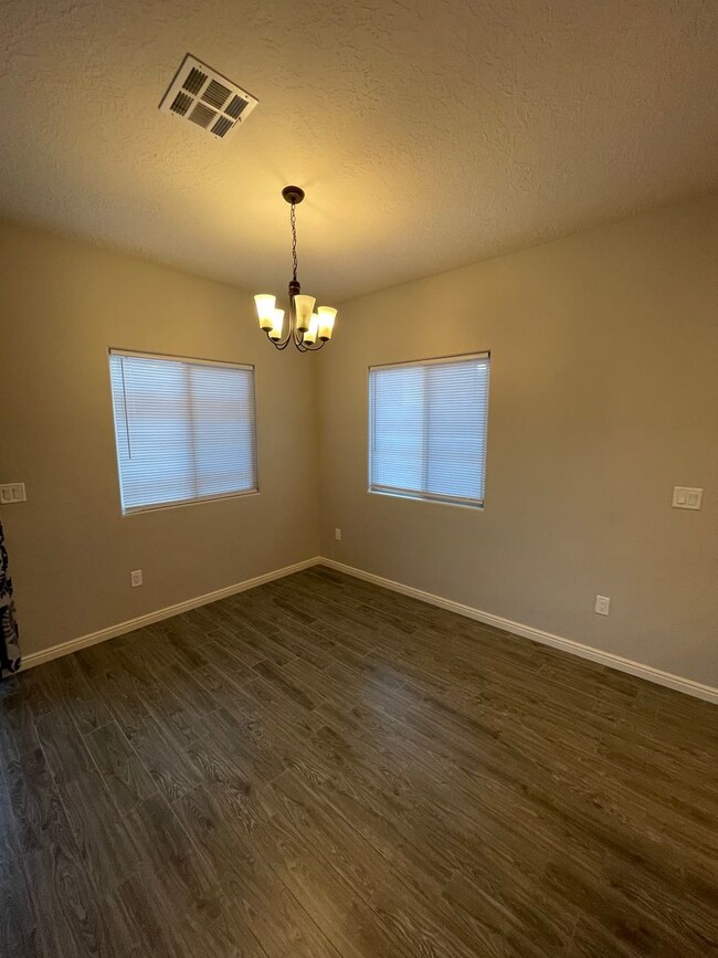 Building Photo - Home in Hayden Estates 3 bedroom, 2 bath with a 3 car garage