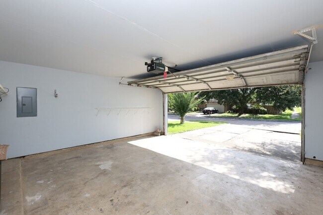 Building Photo - 7430 Pouter Dr