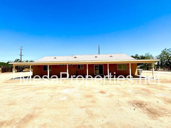 Building Photo - 15601 Sultana St