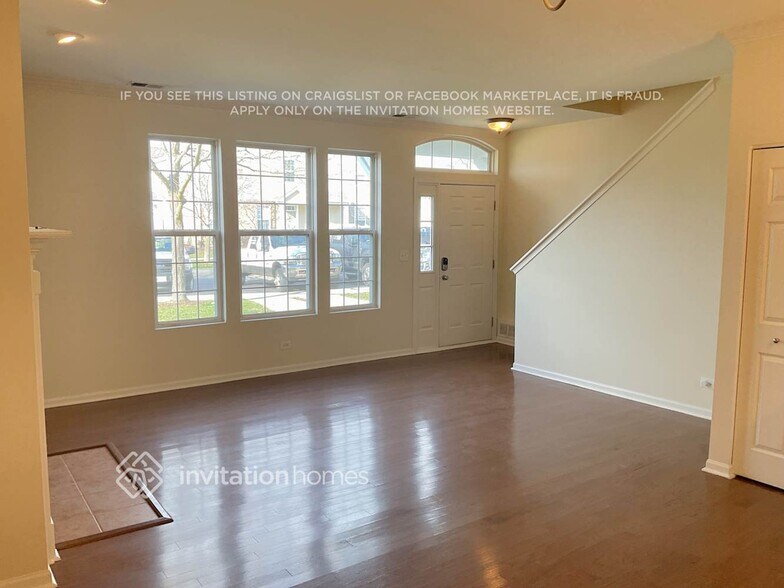 Building Photo - 271 Springbrook Trail S