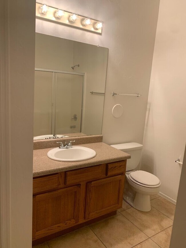 Building Photo - 9108 E Esperanza Dr