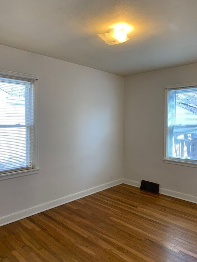 Building Photo - 4-Bed Single Family Home Available Now