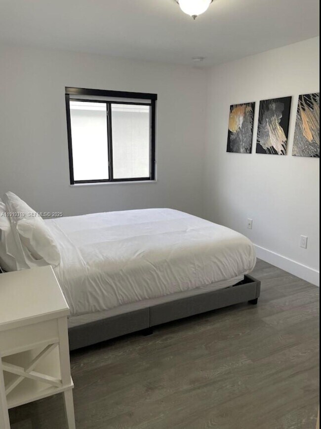 Building Photo - 3282 SW 44th St