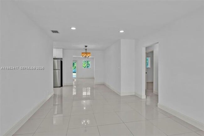 Building Photo - 104 SW 7th St