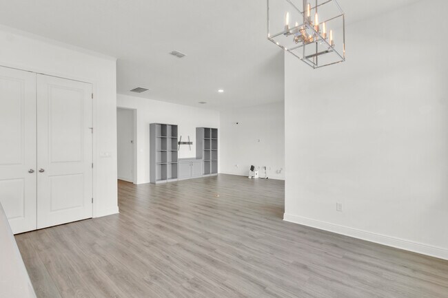 Building Photo - 5404 Golden Apple Dr